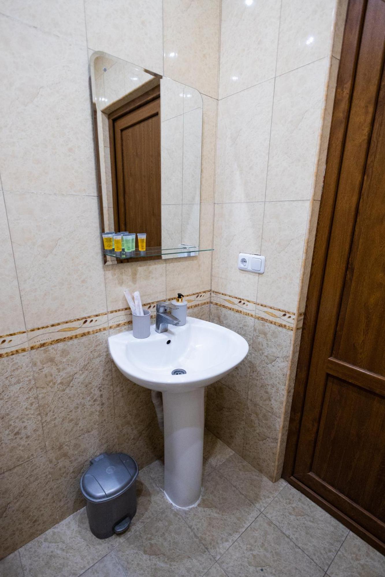 Yan Hotel Yerevan Luaran gambar